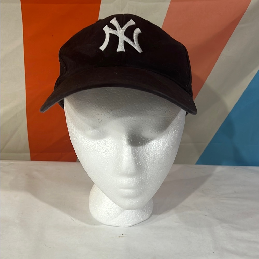 NY Yankees youth Baseball Cap with White Logo